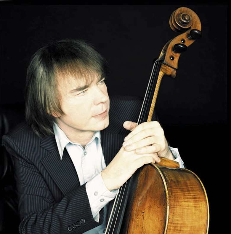 Julian Lloyd Webber (by Simon Fowler)