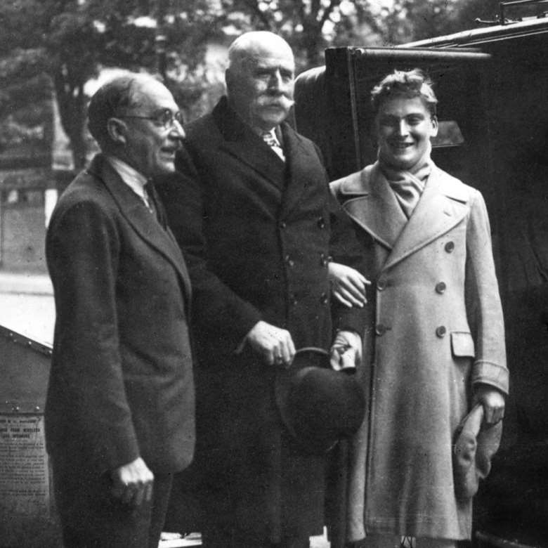 Fred Gaisberg (left) with Elgar (centre) and Menuhin (Tully Potter Collection)