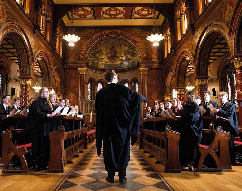  Joseph Fort conducts the Choir of King's College London