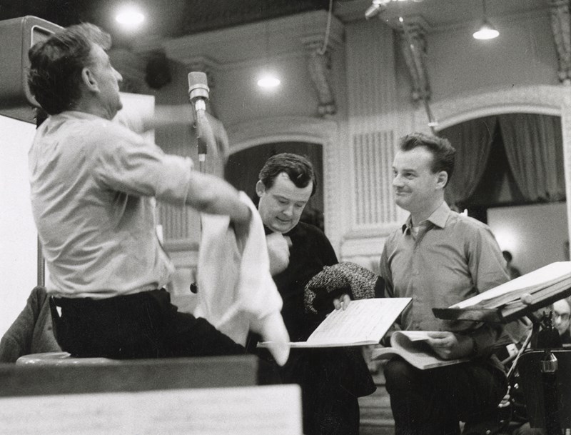 Culshaw with Bernstein and James King, Vienna, 1966 (Das Lied von der Erde)