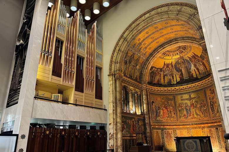 The design of the casework was required to bridge the two contrasting architectural styles of the chapel