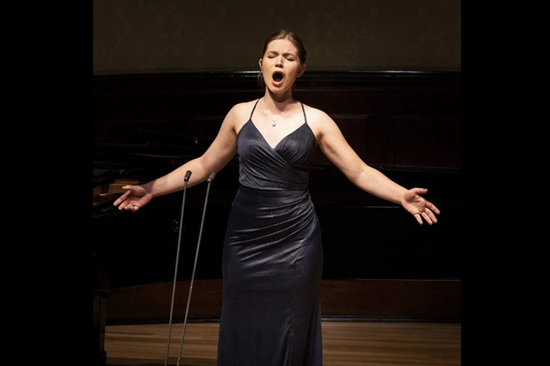 Austrian mezzo-soprano Anja Mittermüller takes home the £10,000 top prize © Ben Ealovega