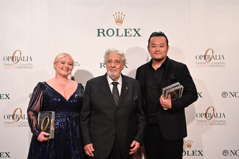 Plácido Domingo with first prize winners Kathleen O'Mara and Le Bu (photo: courtesy of Operalia)