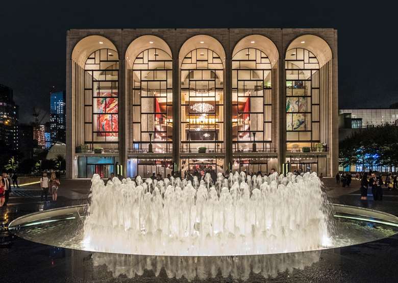 Metropolitan Opera House in New York City at Lincoln Centre (Photo: Adobe Stock)