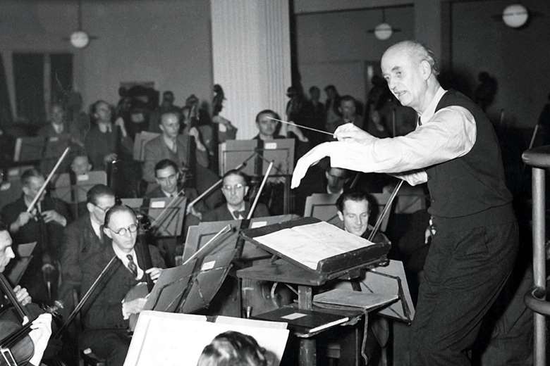 Furtwängler working with the Berlin Philharmonic, 1948 (photography: Alamy Stock Photo)