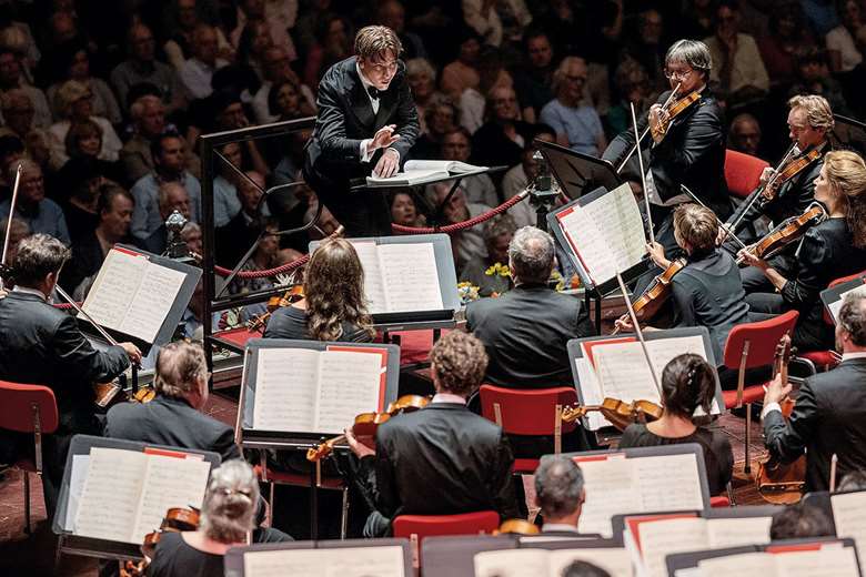 Klaus Mäkelä and the Concertgebouw Orchestra demonstrate established affinity in Bruckner’s Fifth Symphony (photo: Marco Borggreve)